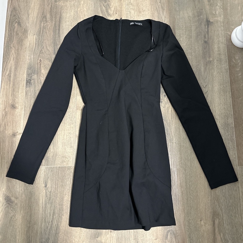 Zara long sleeve dress with zipper on the back